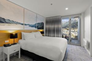 Postel nebo postele na pokoji v ubytování Scenic Suites Queenstown