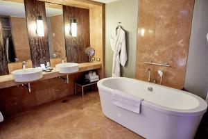 Um banheiro em Sheraton Lima Historic Center