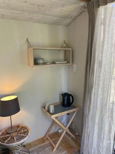 a small table in a room with a lamp at Hyggelig country Lodge in Stenstrup