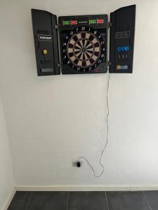 a dartboard hanging on a wall in a room at Dejligt stort hus med spa in Ålbæk