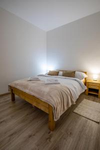מיטה או מיטות בחדר ב-Tatryhome - dom