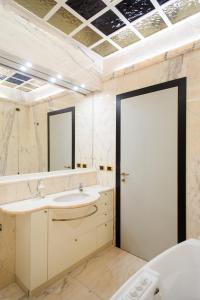 a bathroom with a sink and a mirror at Verona apt.65 in Verona