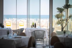 Vue générale sur la mer ou vue sur la mer prise depuis l'hôtel