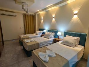 Katil atau katil-katil dalam bilik di Gem Overlooking inn