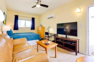 Henderson Studio with Patio Close to Parks and Trails