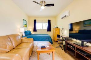 Henderson Studio with Patio Close to Parks and Trails