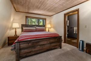 a bedroom with a large wooden bed in a room at Summit Mountain Lodge - Amazing location just down the street from Snow Summit! in Big Bear Lake