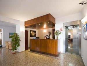 The lobby or reception area at Hostal Cervantes