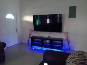 TV o dispositivi per l'intrattenimento presso Ocean View Get Away