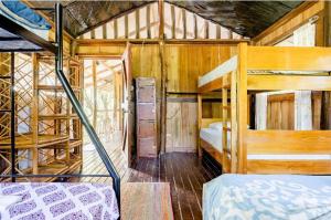 Postel nebo postele na pokoji v ubytování Luminosa Uvita Hostel