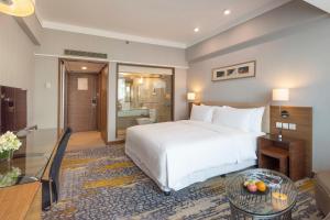 Letto o letti in una camera di Four Points by Sheraton Shanghai, Pudong