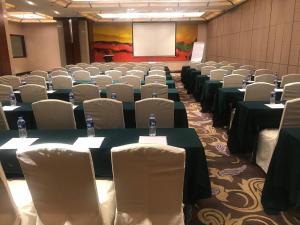 Zona business o sala conferenze di Four Points by Sheraton Shanghai, Pudong