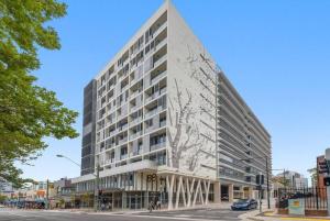 a large building on the corner of a street at Chatswood CBD 2BR l Balcony l Parking l Office in Sydney