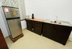 a kitchen with a stainless steel refrigerator and a sink at Departamento 2 habitaciones Trinidad Beni in Trinidad