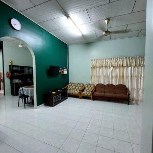 Posezení v ubytování Adam Homestay + 15 fotografií