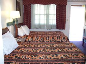 Ένα ή περισσότερα κρεβάτια σε δωμάτιο στο Shore Hills Motel
