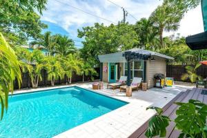 Πισίνα στο ή κοντά στο The Penn House + Guest House & Saltwater Pool Flam