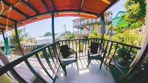 En balkong eller terrasse på Posada Nativa Miss Trinie
