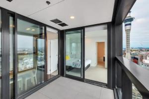 Gallery image of Magnificent Harbour View Skytower View Apartment in CBD in Auckland