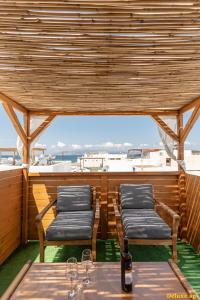 Posedenie v ubytovaní Aphrodite Luxury Apartments