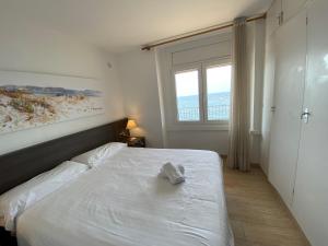 Postel nebo postele na pokoji v ubytování Playa Canadell MAR G primera linea de mar con terraza