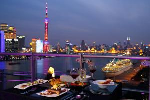 Ποτά στο Banyantree Shanghai On the Bund - Tales rooftop bar boasts a jaw-dropping panoramic vista