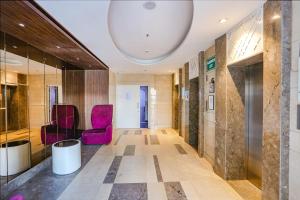 Prostor za sedenje u objektu FabHotel Sapphire 83