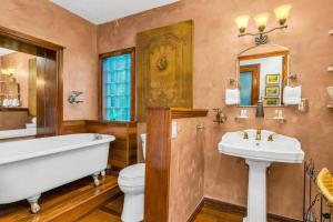 Ένα μπάνιο στο Bali House in Palm Beach w/ Gorgeous Htd Pool +35 φωτογραφίες