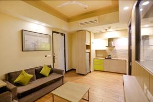 Prostor za sedenje u objektu FabHotel Sapphire 83