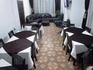 A restaurant or other place to eat at Cabana Transalpina