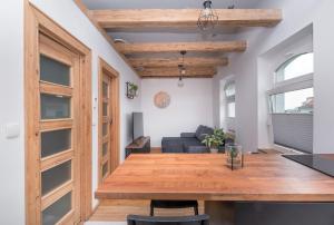 a kitchen and living room with a wooden table at Apartament Nowy Świat 2 in Gliwice