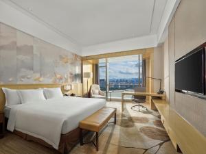 TV a/nebo společenská místnost v ubytování Crowne Plaza Fuzhou Riverside by IHG