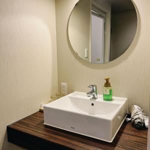 Koupelna v ubytování AYA Hotel