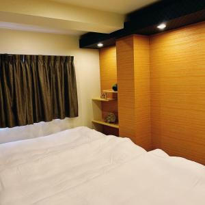 Postel nebo postele na pokoji v ubytování AYA Hotel