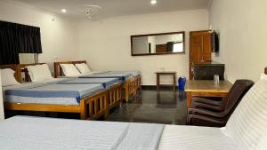 Voodi või voodid majutusasutuse ANAND Beach Guesthouse by Moonrocks toas