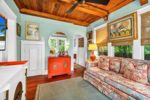 Χώρος καθιστικού στο Welcome to Casa Kanuga, The Secret Gem of WPB!