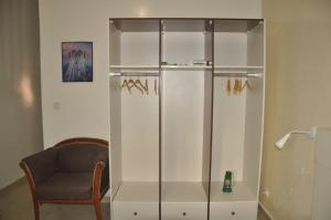 Gallery image of "La Coquille", joli loft, moderne, propre, sûr et calme au cœur de Saly in Saly Portudal