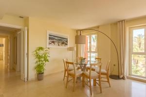 Zdjęcie z galerii obiektu Luxury apartment Sotogrande w mieście San Roque