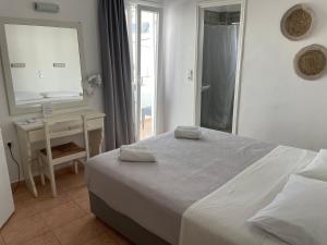 Postel nebo postele na pokoji v ubytování Louiza Hotel