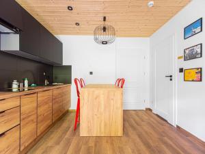 Kuchyň nebo kuchyňský kout v ubytování Apartamenty Sailor