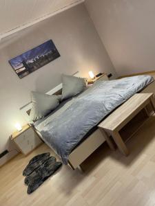 מיטה או מיטות בחדר ב-Ferienwohnung Moselherz