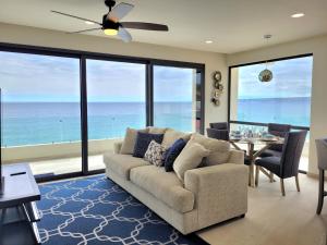 Gallery image of Beachfront Luxury Seaside Condo + Pool & Jacuzzi in Rosarito