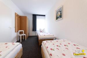 เตียงในห้องที่ Ferienwohnung -Happy- Familie Friedrich