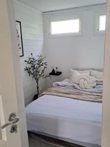 Postel nebo postele na pokoji v ubytování Attefallshuset + 2 fotografie