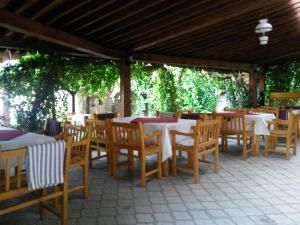 ห้องอาหารหรือที่รับประทานอาหารของ Hotel Sighişoara