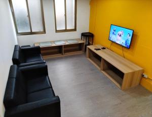 TV a/nebo společenská místnost v ubytování PURE st-ay + 27 fotografií