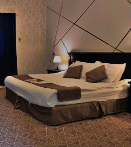 a bedroom with a large bed in a room at هتان السودة Hattan Al Soudah in Sawdāʼ +45 photos