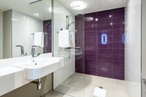 Phòng tắm tại Premier Inn Essen City Centre +16 ảnh