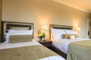 Giường trong phòng chung tại International Hotel Killarney