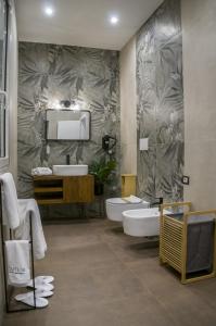 Koupelna v ubytování suite 18 luxury apartments + 61 fotografií